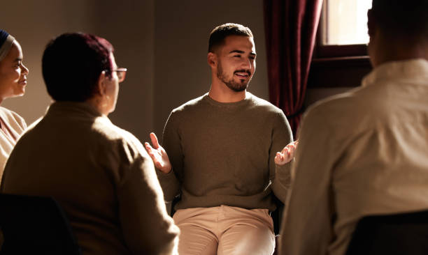 Support groups can help individuals manage chronic pain and mental health challenges by providing emotional support, coping strategies, and a sense of community.